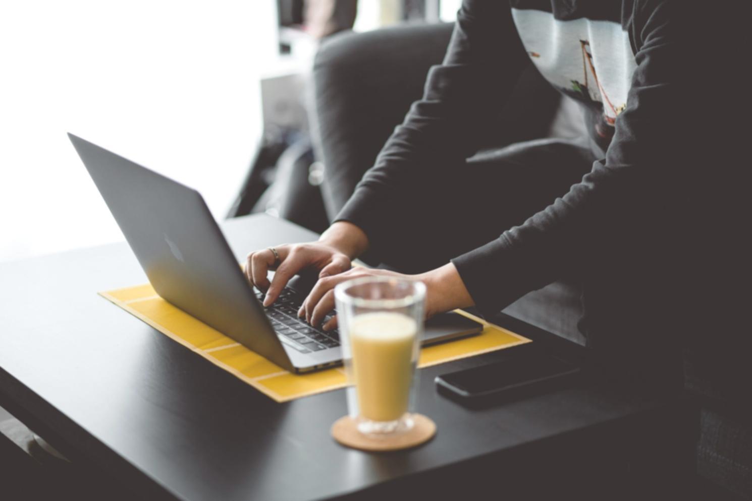 Session de formation privaxosen avec étudiants et formateur expert