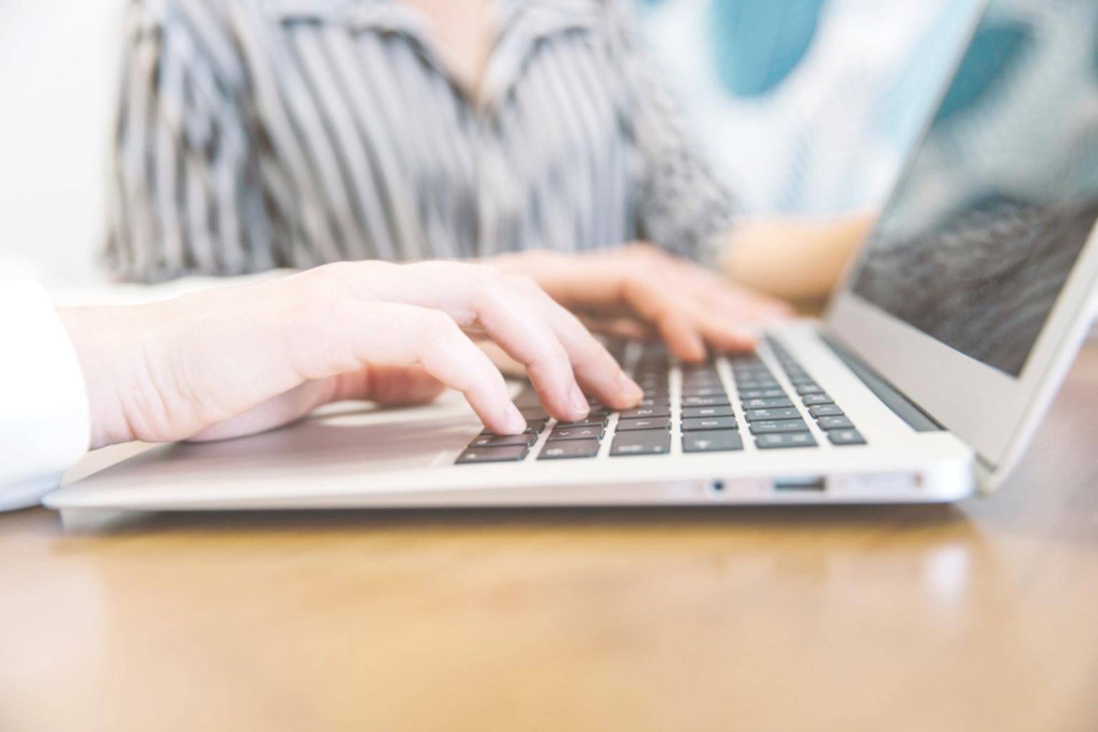 Équipe privaxosen travaillant sur le développement de programmes de formation